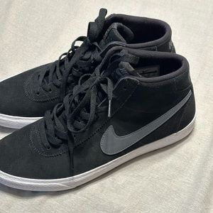 Woman’s Nike shoes